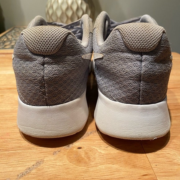 Nike Men’s  Tanjun Shoes gray size 8 - Picture 4 of 4